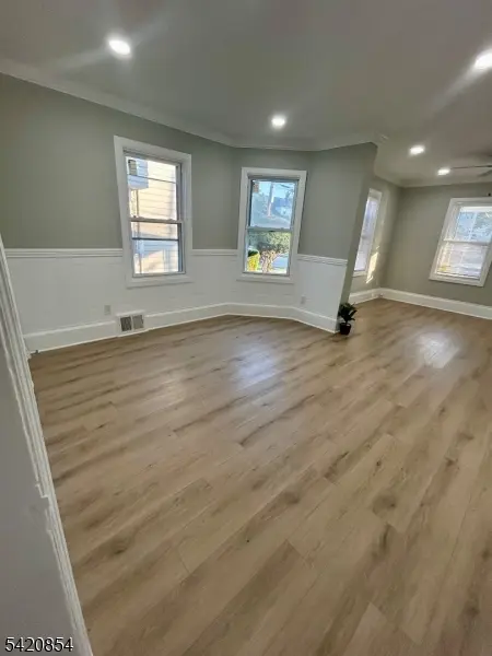 14 Guenther Pl, Passaic City, NJ 07055