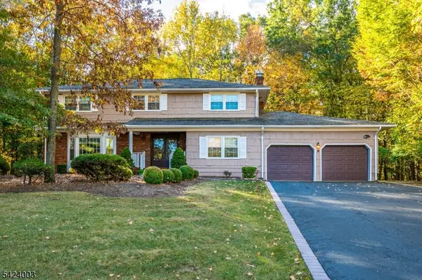 8 Woodmere Rd, North Brunswick Twp., NJ 08902