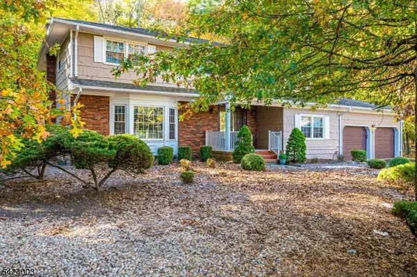 8 Woodmere Rd, North Brunswick Twp., NJ 08902