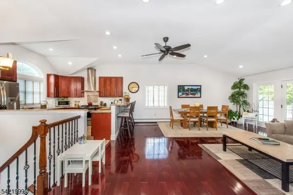 6 Melissa Dr, Totowa Boro, NJ 07512