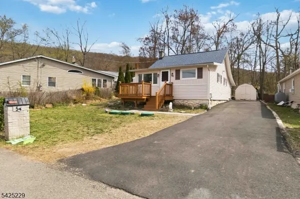 54 Wildwood Rd, Jefferson Twp., NJ 07438