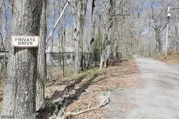 6 Copperas Ridge Rd, Rockaway Twp., NJ 07866