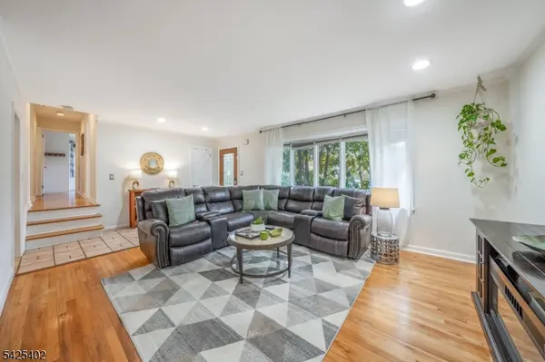 2 Dogwood Ter, Livingston Twp., NJ 07039