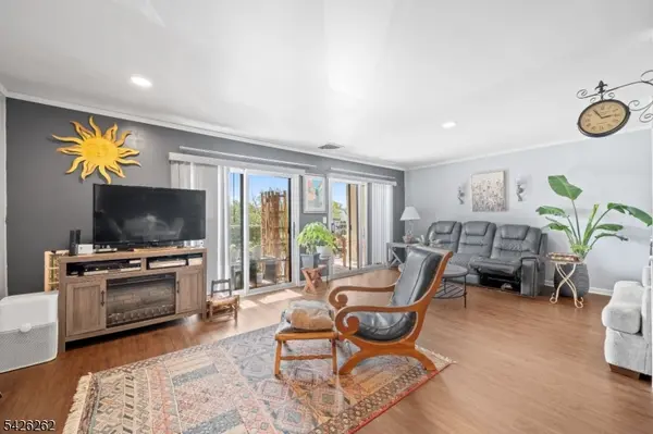 2 Ann St #203, Clifton City, NJ 07013