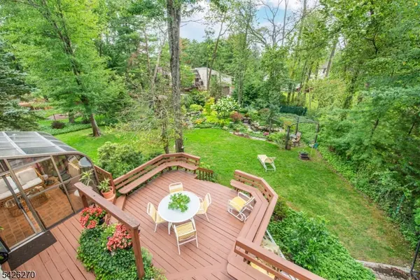 9 Puddingstone Way, Florham Park Boro, NJ 07932