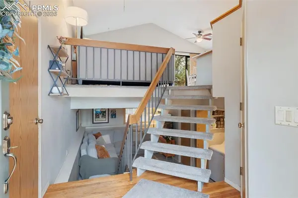 1125 Greenbrier DR, Colorado Springs, CO 80916