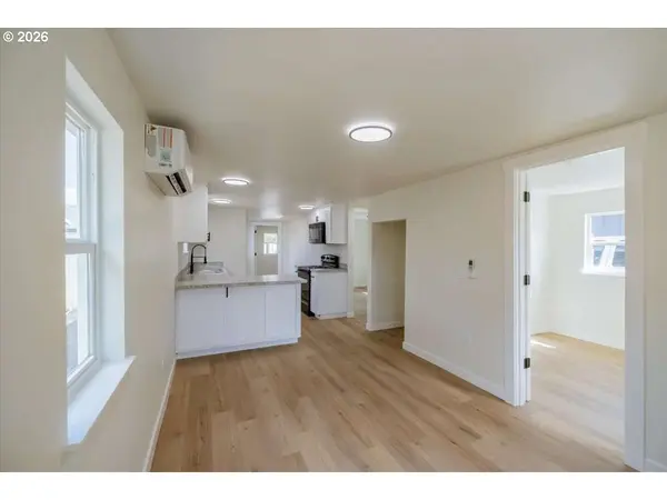 2404 10TH ST, Tillamook, OR 97141