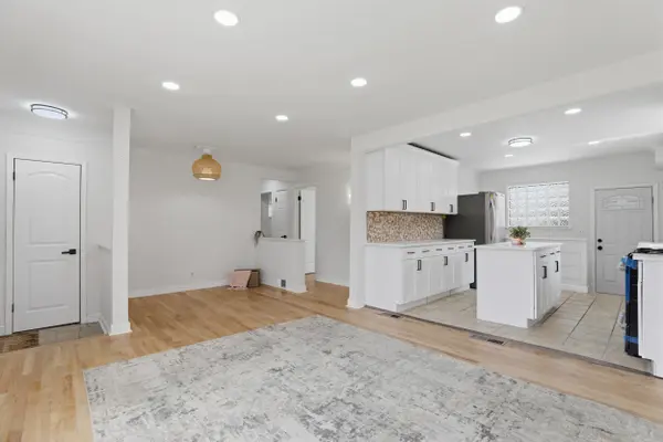 9160 Kinloch ST, Redford Charter Twp, MI 48239