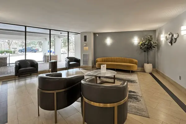 5 Shady Golfway #406, Toronto C11, ON M3C 3A5