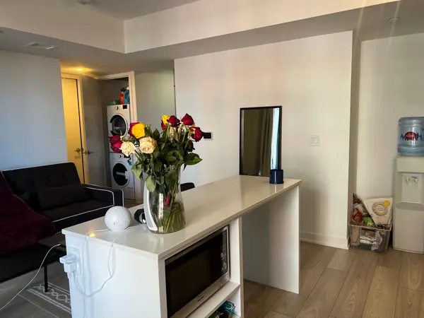 8 Tippett RD #312, Toronto C06, ON M3H 0E7