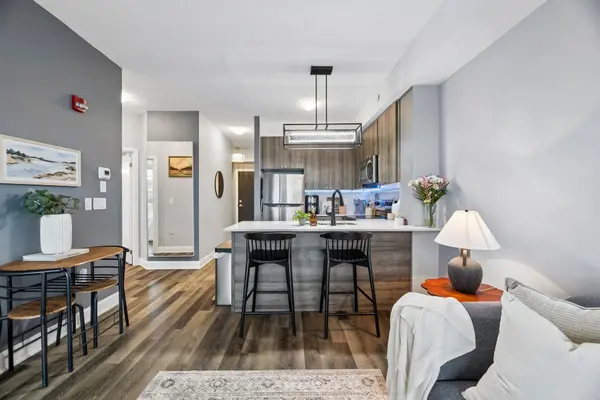 50 Lakebreeze DR #309, Clarington, ON L1B 0V9