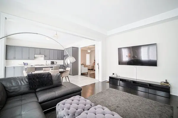 25 Kentledge AVE, East Gwillimbury, ON L9N 0W9