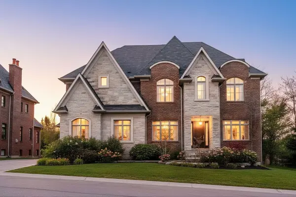 15 Davina CIR, Aurora, ON L4G 0M2