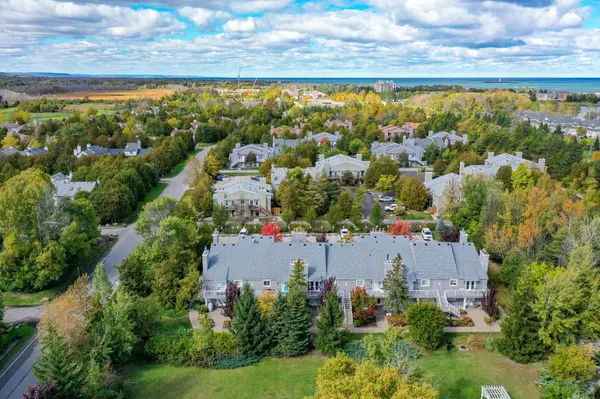 11 Dawson DR #718, Collingwood, ON L9Y 5B4