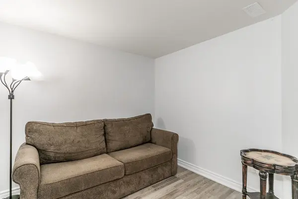 4 Anchorage CRES #205, Collingwood, ON L9Y 0Y6