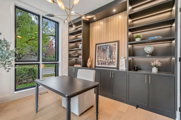 144 Mansfield DR S, Oakville, ON L6H 1K4