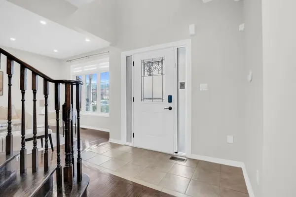 4569 Sandford Farm DR, Mississauga, ON L5V 0C2