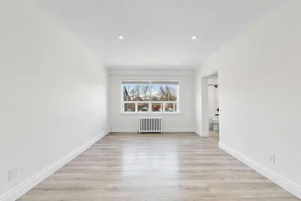 10 Wadsworth AVE #4, Toronto W04, ON M9N 2G2