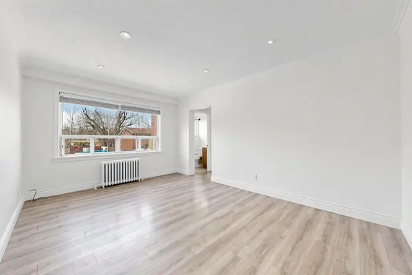 10 Wadsworth AVE #4, Toronto W04, ON M9N 2G2