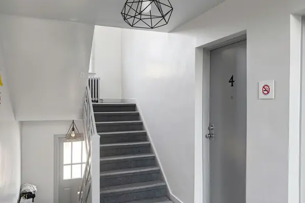 10 Wadsworth AVE #4, Toronto W04, ON M9N 2G2