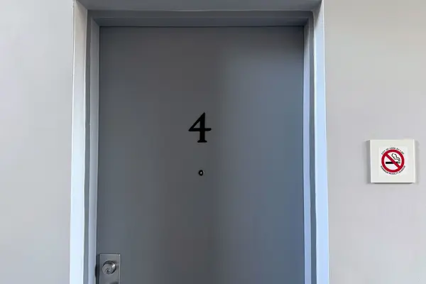 10 Wadsworth AVE #4, Toronto W04, ON M9N 2G2