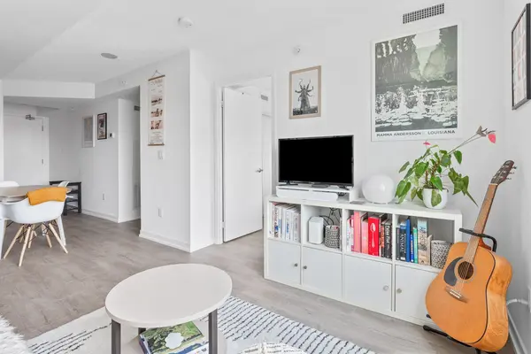 1420 Dupont ST #811, Toronto W02, ON M6H 0C2