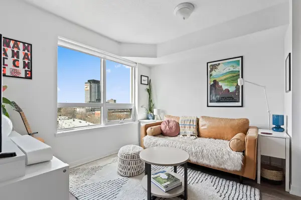 1420 Dupont ST #811, Toronto W02, ON M6H 0C2