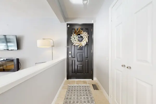 19 BRAMPTON RD, Toronto W09, ON M9R 3J3