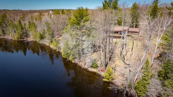 3233 Calabogie RD, Greater Madawaska, ON K0J 1H0