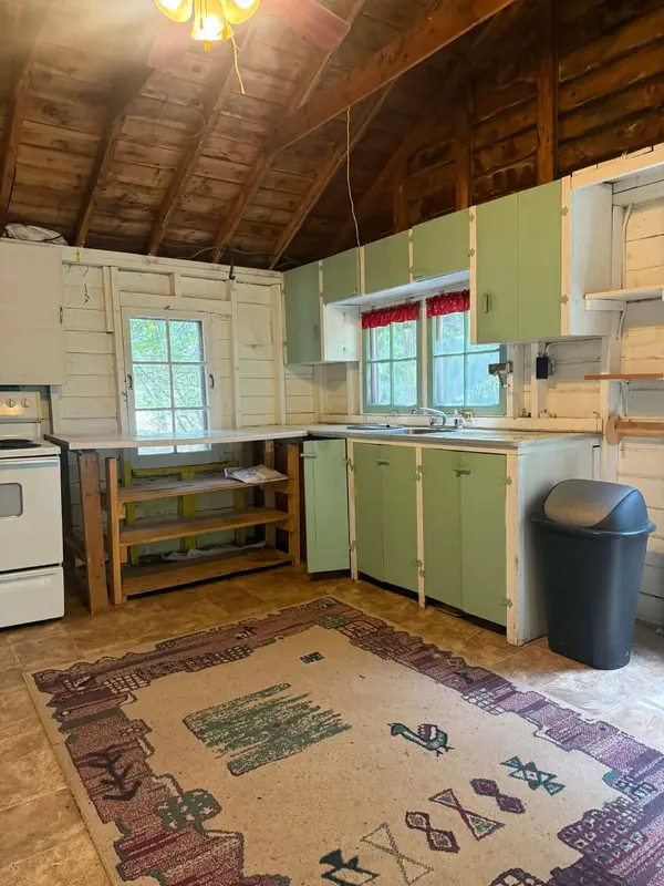 8 Sturgeon Glen RD, Kawartha Lakes, ON K0M 1N0