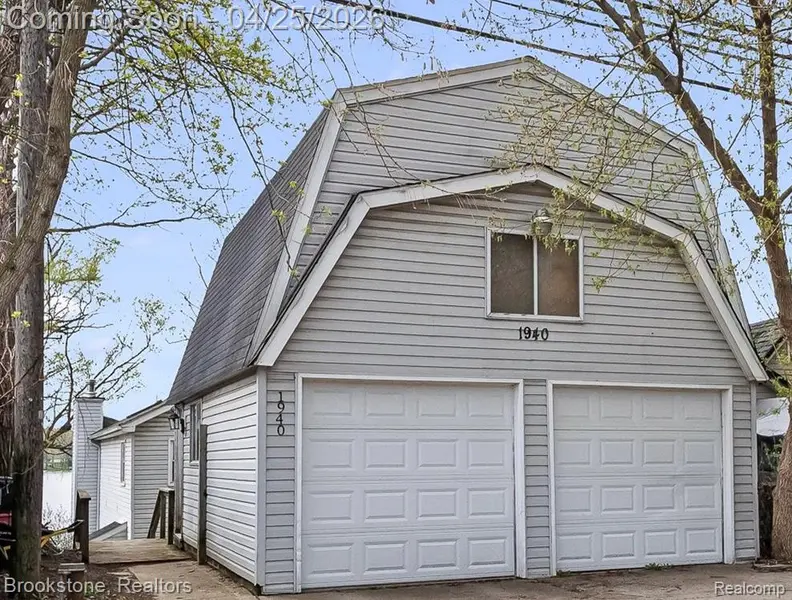 1940 S Ortonville RD, Brandon Charter Township, MI 48462