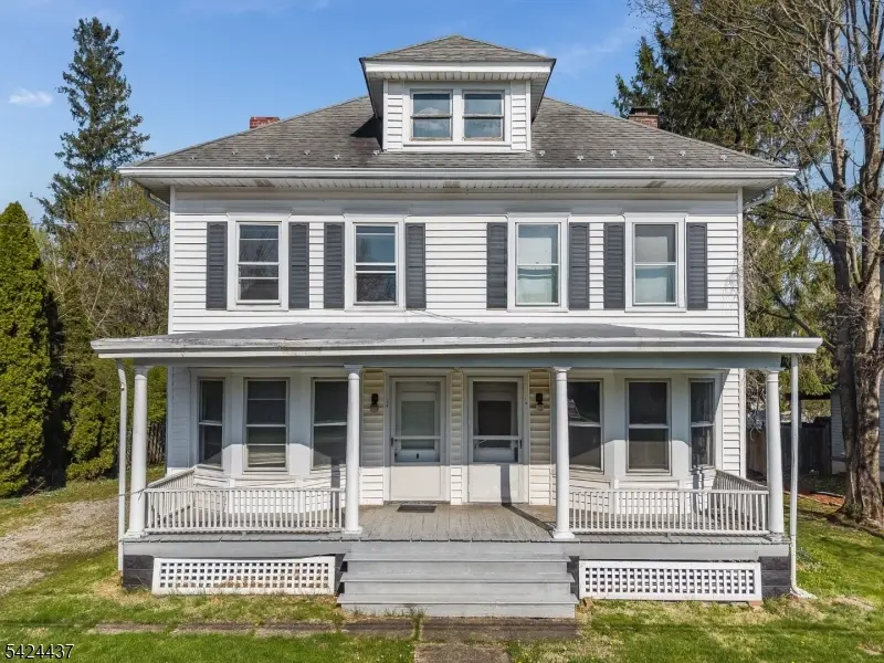 18 Center St, Clinton Twp., NJ 08801