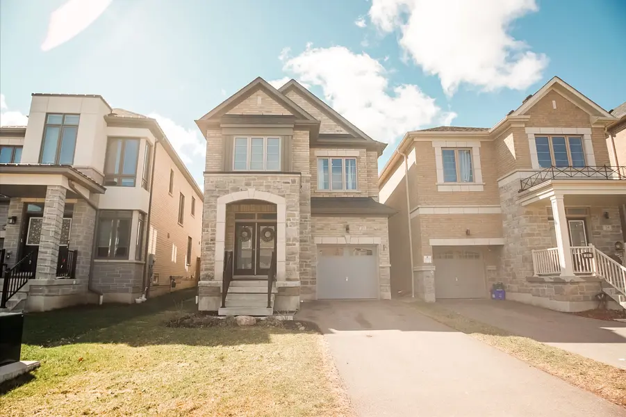 27 Ogston CRES, Whitby, ON L1P 0H3