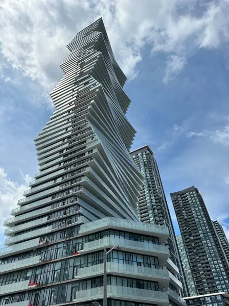 3900 Confederation Pkwy #5410, Mississauga, ON L5B 0M3