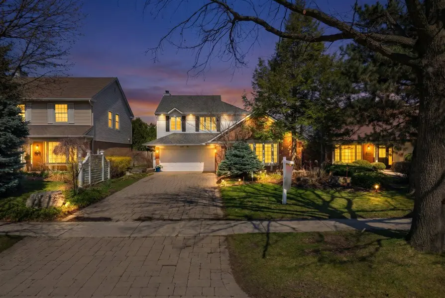 2491 Parmeer DR, Mississauga, ON L5C 2Y3