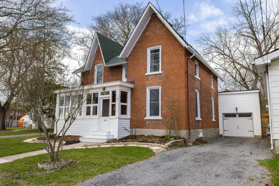 15 Graham ST E, Greater Napanee, ON K7R 1L6