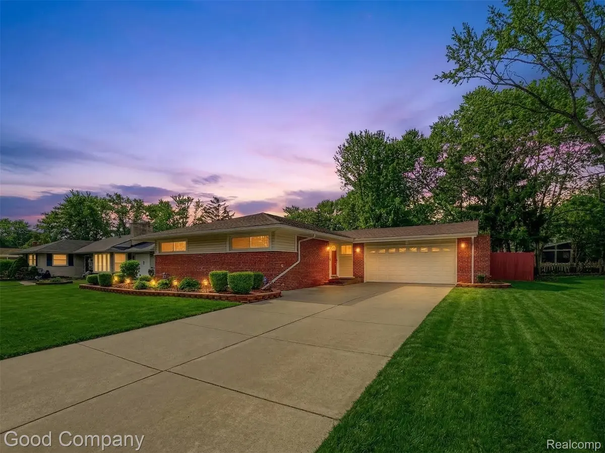 29661 Chelmsford RD, Southfield, MI 48076