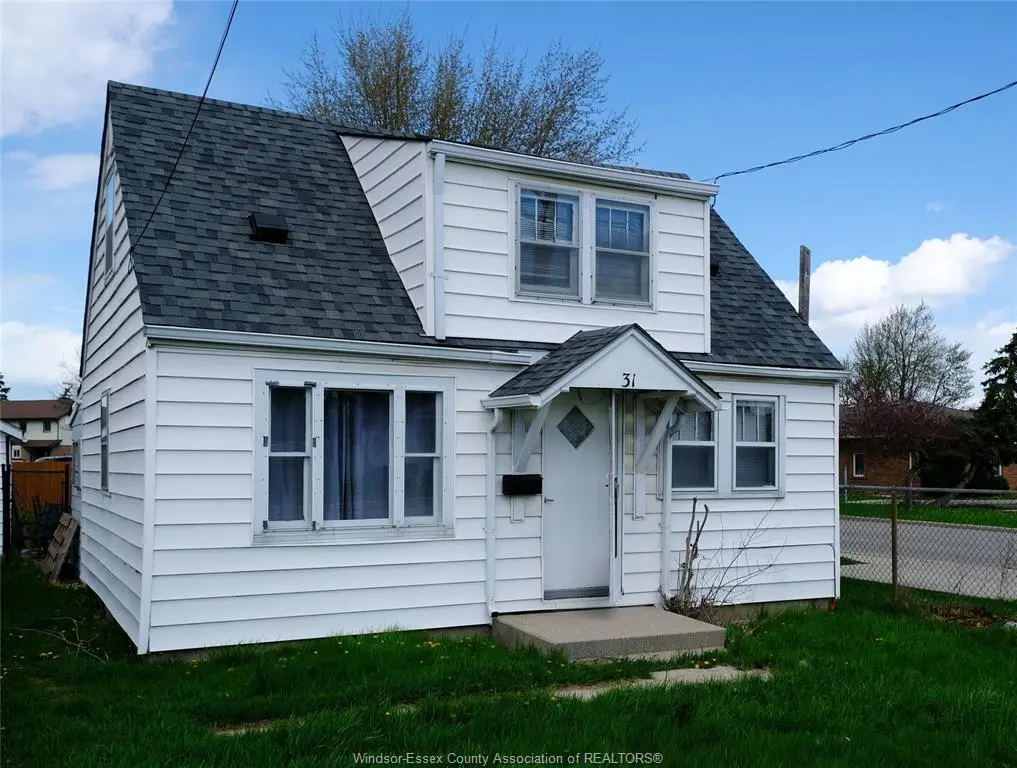 31 Maidstone Avenue East, Essex, ON N8M 2J3