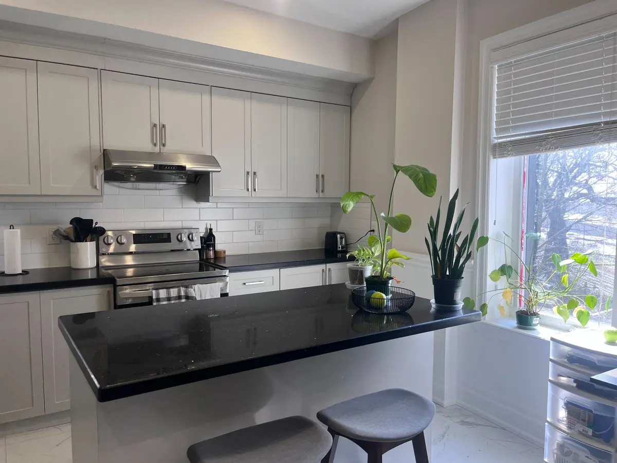 1495 King ST W #2, Toronto W01, ON M6K 1J4