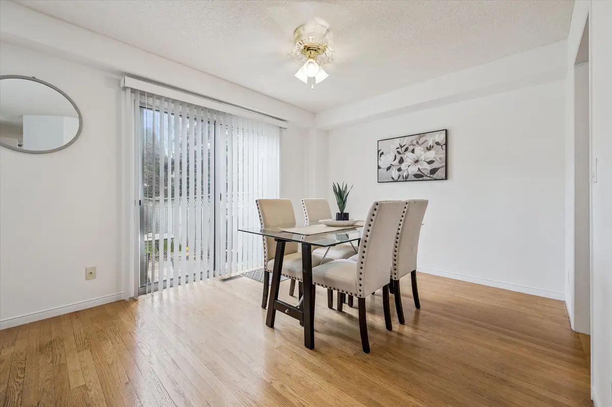 33 Fairgreen Close, Cambridge, ON N1T 1T6