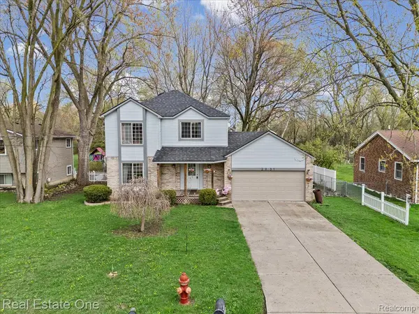 2931 Wisconsin RD, Troy, MI 48083