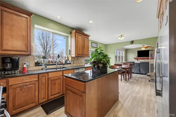 50414 Greycoat LN, Macomb Township, MI 48044