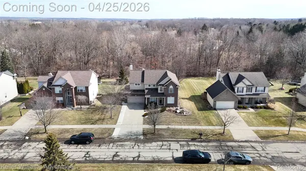 1758 Four Seasons DR, Hartland Township, MI 48843