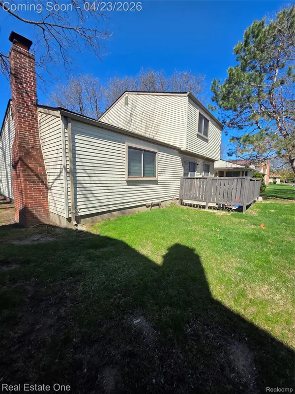 2898 Roundtree DR, Troy, MI 48083