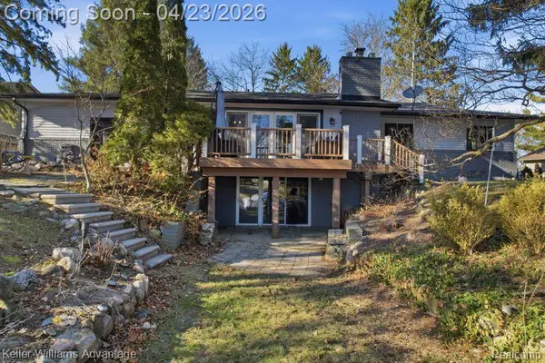 1210 Craven DR, Highland Charter Township, MI 48356