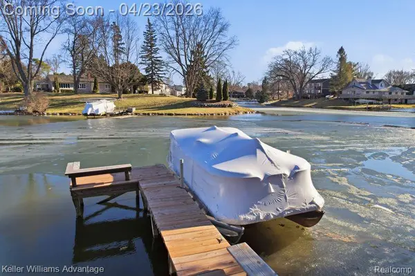 1210 Craven DR, Highland Charter Township, MI 48356