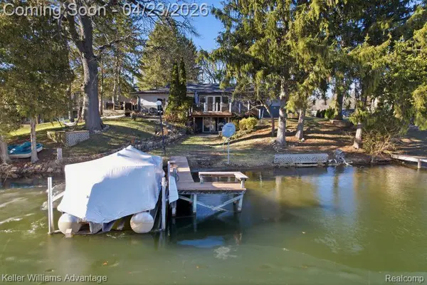 1210 Craven DR, Highland Charter Township, MI 48356