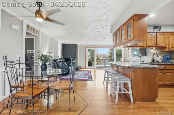 1210 Craven DR, Highland Charter Township, MI 48356