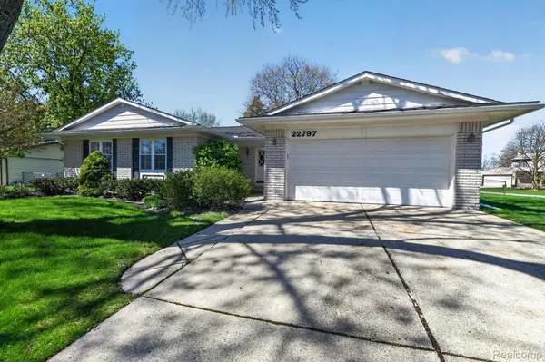 22797 Shadowpine WAY, Novi, MI 48375