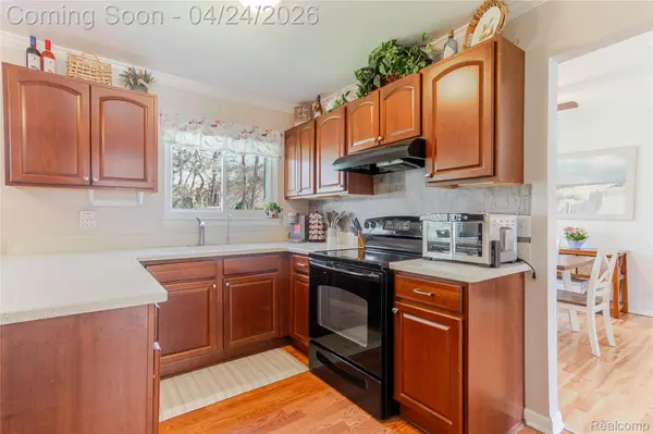 42320 Cherry Hill RD, Novi, MI 48375